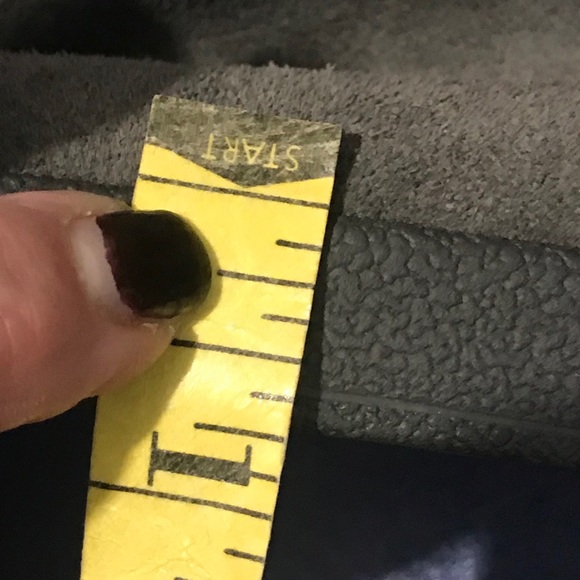 Toms women’s gray suede boot - Picture 15 of 16